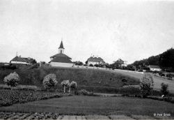 Pohled na svah pod kostelem kostelem sv. Fabiána a Šebastiána, vznik fotky pravděpodobně po druhé světové válce